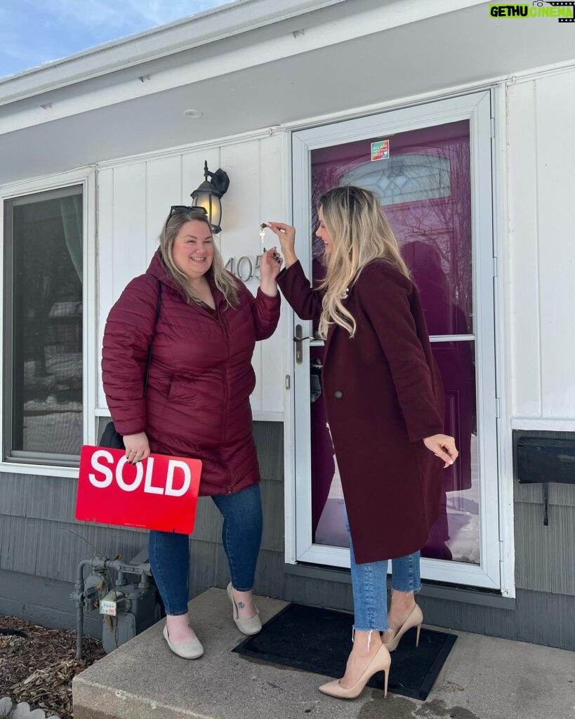 Janelle Pierzina Instagram - Handing KEYS over is such a great moment! I am so happy I got to work with this First time home-buyer on the purchase of her new home! We have been talking for a few years about working together to find her dream home in the Minneapolis area! She ended up with a beautiful mid-century modern rambler in Saint Louis Park for 330k! I couldn’t be more happy for her! I was also able to negotiate 15k off the purchase price and a home warranty. It helps because she hopefully won’t have any big ticket items that would be a financial burden to her, her first year of owning her new property. If you are looking to buy or sell in the Saint Louis Park area let me know! I’d love the opportunity to work with you! 🏡 🔑 #minneapolisrealtor #minnesotarealtor #edinarealty #closingday🏡