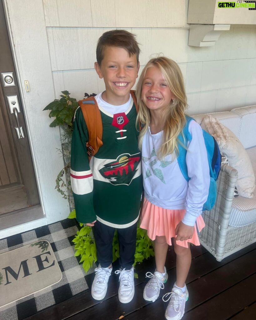 Janelle Pierzina Instagram - And they’re off!! First Day of School! 🍎 Violet 6th Lincoln 4th Stella 3rd