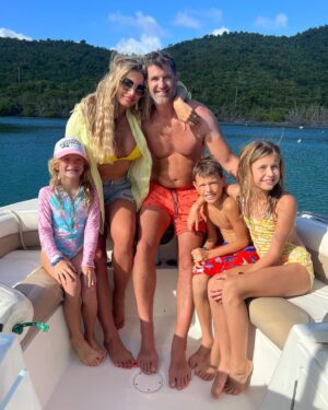 Janelle Pierzina Instagram - Nothing but love for Love City 🫶🏻 if you ever need a place to stay in St John. Check out my Airbnb Periwinkle Cottage @periwinklecottagecoralbay