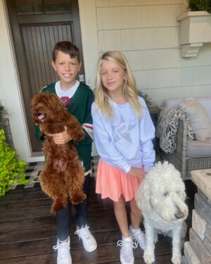 Janelle Pierzina Instagram - And they’re off!! First Day of School! 🍎 

Violet 6th
Lincoln 4th
Stella 3rd