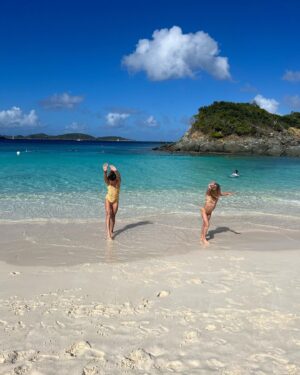 Janelle Pierzina Instagram - Nothing but love for Love City 🫶🏻 if you ever need a place to stay in St John. Check out my Airbnb Periwinkle Cottage @periwinklecottagecoralbay