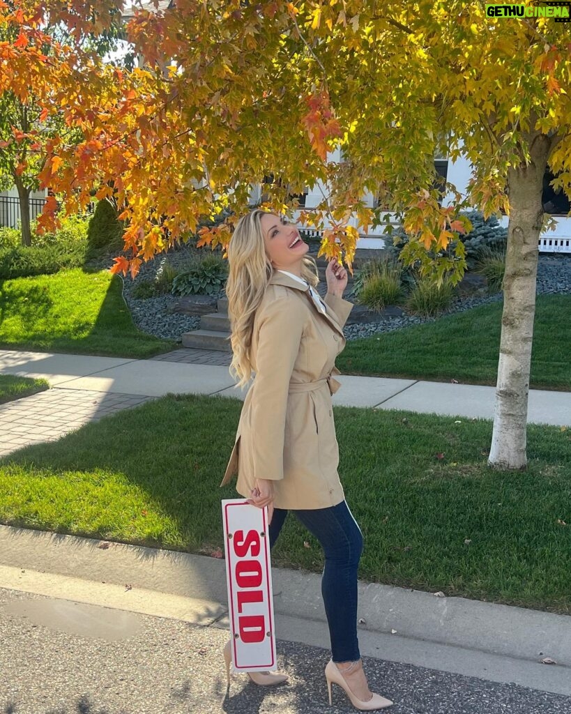 Janelle Pierzina Instagram - I just love fall 🍁 it’s the chefs kiss of real estate! Just a reminder I sell ALL OVER the Twin Cities! Here are some recent closings I’ve had this year: Minneapolis St. Paul Apple Valley Plymouth Minnetonka Lakeville Prior Lake Eagan Bloomington Blaine New Hope Woodbury Farmington Rosemount I would love to work with you on your next purchase or sale of your home! Hit the contact button for more information!