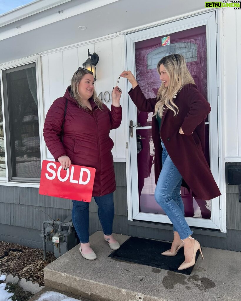 Janelle Pierzina Instagram - Handing KEYS over is such a great moment! I am so happy I got to work with this First time home-buyer on the purchase of her new home! We have been talking for a few years about working together to find her dream home in the Minneapolis area! She ended up with a beautiful mid-century modern rambler in Saint Louis Park for 330k! I couldn’t be more happy for her! I was also able to negotiate 15k off the purchase price and a home warranty. It helps because she hopefully won’t have any big ticket items that would be a financial burden to her, her first year of owning her new property. If you are looking to buy or sell in the Saint Louis Park area let me know! I’d love the opportunity to work with you! 🏡 🔑 #minneapolisrealtor #minnesotarealtor #edinarealty #closingday🏡