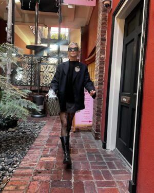 Janet Gunn Instagram - Fashion on Friday ☆ Office attire @periaofficial has a great collection of @anyahindmarch bags. Looking for the best ☕ lunch, wine selection & great place to end your week👌@eurocaffebh #bestkeptsecret 
@wolford please bring back these tights, I get stopped every time I wear them! Best brooches @socialbutterflieslosangeles 🫶
Have a great day! And who are you rooting for this weekend? #superbowl2024 #ootdstyle #wearwhatyoulove #motorcycleboots #agelessstyle