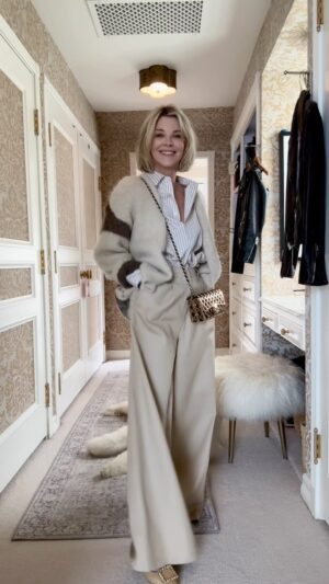 Janet Gunn Instagram - Love the feel of these cozy earthy tones in @benaarla 
Pants, Shirt, Sweater and super fun bag!
My new lip obsession from @muzigae_mansion in Barley (color) and be sure to blot your 👄 for all day wear!
See link in my stories for Shopping 🛍️ 
Must have @typologyparis non- drying, clean transparent powder for a finished look & Glow drops that I can’t stop using!
Lip Liner in nude @chanelofficial 
Shoes @madisonmaison 
USE CODE JANET15 💥
Busted out the hot-rollers for #bighairdontcare and my everyday hair product from @unite_hair 
Keeping it Reel Fun!!

Have a beautiful day #lifeisyourrunway
Links In Stories💕