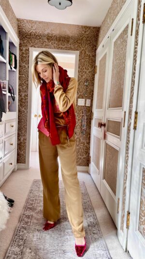 Janet Gunn Instagram - Oh yes! In case nobody told you today your special🫶 and so are these sequin shoes from @madisonmaison ❌❤️
☆Use Code Janet15☆ link in stories
Pants @benaarla Sweater @periaofficial #galentinesday #sequinshoes #madisonmuse #valentinesdayinspo #ootdinapo #buytheshoes