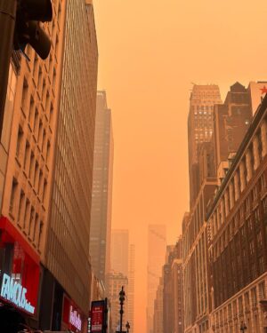 Janet Montgomery Instagram - The end of the world in the city 🌆 #wildfires