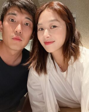 Jang Shin-young Instagram - 잠시 둘만의 외출💕