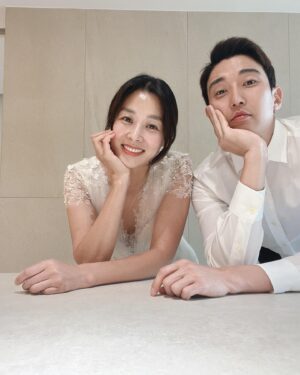 Jang Shin-young Instagram - 💕👩‍❤️‍👨✨결기 5주년 ❤️다시꺼내입어본 웨딩드레스👗👑