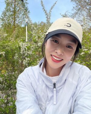 Jang Shin-young Instagram - 😉🤗