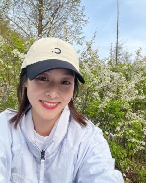 Jang Shin-young Instagram - 😉🤗