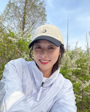 Jang Shin-young Instagram - 😉🤗