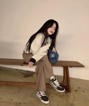 Jang Yeo-bin Instagram - 인생 바지 득템... 🥴