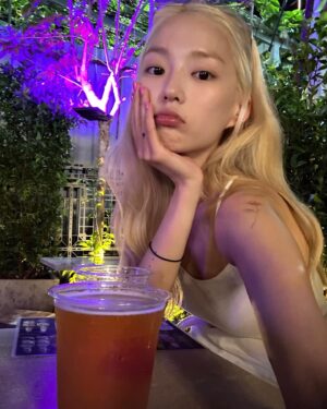Jang Ye-eun Instagram - 돌아와 여름💦