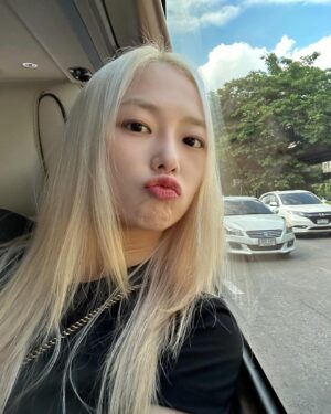 Jang Ye-eun Instagram - 돌아와 여름💦