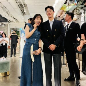 Jang Young-ran Instagram - 정말 오랫동안 팬이었다. 물론 지금도 팬이지만💓🥰

리포터 시절 좋아하는 스타를 실제로 보고 실망한적이 어찌나 많았던지 사실 박보검씨 만나는게 무서웠다😭
(혹시나.. 실망할까봐🥲😭)

근데 근데 😍😍
드뎌 드뎌✌🏻✌🏻
꺄😆😆💕💕💕💕💕
실물영접😭😭😭💕💕💕

실물은 조각 같았구🥰
인성은 보석 같았구💖
그의 연기는 일품이었다👍👍👍👍👍💖💕

만나길 참 잘했다🙏😍초대해줘서 고마워요 보검씨💓
@bogummy 

어제는 연예인이아닌☝️
아줌마 모드 아니 10대소녀로 돌아가 
친구같은 동료들과😍 슬기 나비 진화 향기 가연언니 너무 행복한 시간이었어요💓🙏

10대때 40대 50대 아주머니들을 보면 다 큰 어른이 왜그러나 했는데 😅40대가 되어보니 몸은 나이들어도 내마음은 아직 10대였다😍😂

아그리고 처음보는 실물영접에 10대처럼 다가가지도 못하는 ☺️그냥 바들바들 떨고있는 날 밀어넣은 😁😊👍슬기야 고마워💕 @parkseulgirowa  덕분에 용기내 사진 찍었어🥰🙏 

이피드는 #남편금지피드😅😂

#원더랜드시사회🎫 
#시상식을 방불케한시사회👍
#영화원더랜드많이사랑해주세요💕🙏

#장영란그램💕
#에이급장영란그램💖😍🌈 
#영라뉴화이팅💪🏻💪🏻💪🏻💕💕
