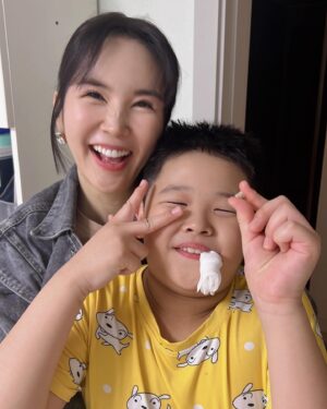 Jang Young-ran Instagram - 퇴근후💓

#투잡러🤣

사랑하는 인친님들💓필요하면 부르세요☝️
#시원하게뽑아드립니다✌🏻😝💖

아직도 이빨요정을 믿는 순수한 준우😂🤣💓

그나저나😅. .혹시 😀. .믿는척 하는건 아니겠죠?😂

#아들스타그램💕
#장영란그램💕
#A급장영란화이팅💪🏻
#영라뉴화이팅💪🏻💪🏻💪🏻💕💕