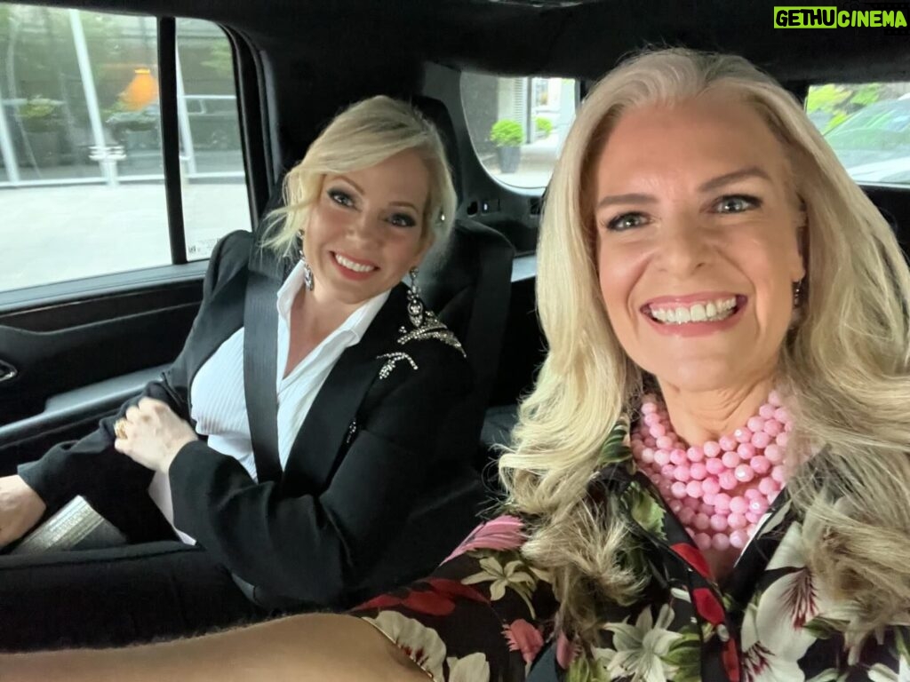 Janice Dean Instagram - I’ve got my date! Off to the #whcd with @shannonbream ♥️