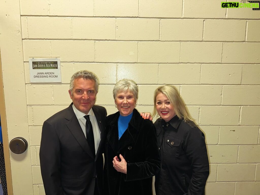 Jann Arden Instagram - One for the books!! @theannemurray and @itsrickmercer #halifax!!