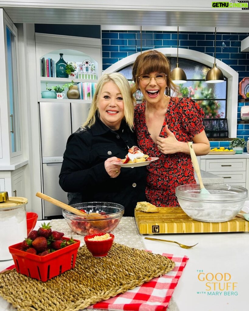 Jann Arden Instagram - Tomorrow on The Good Stuff: The laughs, the music, the legend! 🤩 @jannarden helps whip up @mary_berg3’s irresistible vegan strawberry shortcakes and more! 🍓🍰