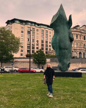 Jann Arden Instagram - @fslondon behind me-- and this war horse!!! Most stunning statue I've ever seen. #london