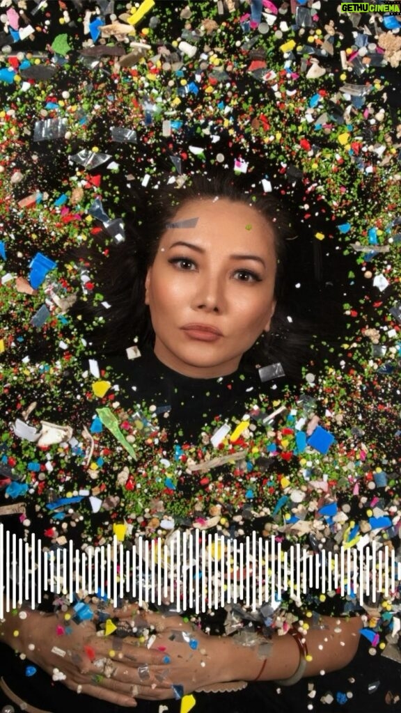 Jann Arden Instagram - Science journalist Ziya Zong is on new episode talking about the brilliant research about microplastics in her new film, @plasticpeopledoc. Listen now wherever you get your podcasts, link@in bio 🔗🥼🧬🧪👩🏻‍🔬 . . . #microplastics #plasticpeople #ziyatong #jaannarden #podcast #sciencejournalist #science #journalism #therealitybubble #microplastic #microplasticresearch Photo by Peter Bregg