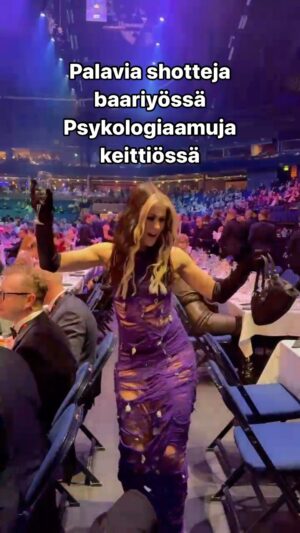 Jannika Wirtanen Instagram - Emma-gaala in a 🥜 Kiitos ja anteeks. 

Ja onnea @kuumaavirallinen ja @paidatonriehuja - musabisneksen sympaattisimmat ja nöyrimmät tyypit. Onnee myös @vilmaalinamusic oot ehdottomasti paras osa tätä crazy partya. Mites se menikään. There’s is no business like show business.