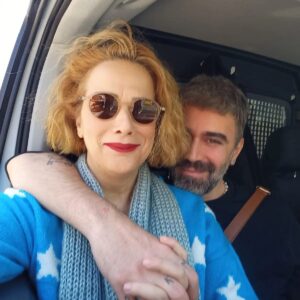 Janset Paçal Instagram - Elele, cancana, yan yana, kafa kafaya...
🥰🎭🎶🎬📺❤️☮️🌟🥂🍀🧚‍♂️💰💐🧿