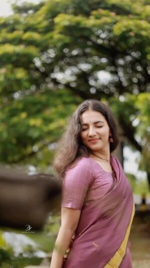 Janvi Byju Instagram - നിന്നോളം മനോഹരം എന്ത് 🦋
.
🎥 @aswin__dax._ @vishnuhhh_h 
.
“Wearing ammamma’s 25-year-old saree”🥰
.
#traditional #saree #kadamakudy #kochi #asethetic #malayali