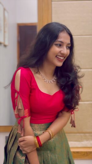 Janvi Byju Instagram - 🕊️

Video: @anvi_richuzz 😘
Outfit: @fara_designs 

#weddinglook #traditional #favlook #hayyoda #pattupavadai #jawan #instadaily #trending #transition #kannur