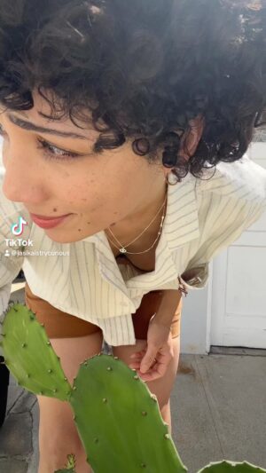 Jasika Nicole Instagram - My first time sewing up a @daughterjudypatterns piece and I’m highly recommend. I used some new techniques that I’ve never used on a button up before which was fun, and I decided to omit interfacing for everything except a narrow strips for my button band facings and I love the super loose, relaxed fit it gives. I sized down as I wanted a slightly less oversized fit and I’m so happy with how it came out in this upcycled cotton from @wearethefabricstore . Gives a little bit of pajama vibes and is a nice neutral that will look good with a lot, plus I LOOOOOOVE the split hem for tucking in. Fantastic piece 🤩!