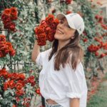 Jasmin Wagner Instagram - Das Zweite Mal Wien im Mai und immer wieder einen Besuch wert. Ich zeige euch einen Einblick in unsere Zeit in dieser traumhaft schönen Stadt vor unserer Show auf dem Donauinsel Open Air 🏝️ Warst du schon mal in Wien? 🍰 #wien #donauinsel #torte #sachertorte #vienna #show #bühnenshow #blümchentour #blümchen2024