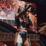 Jasmin Wagner Instagram - Egal wieviele Auftritte ich erlebe, ich freue mich jedes mal aufs Neue für euch auf der Bühne zu stehen. Jedes Mal aufs Neue mit meinem tollen Team zu reisen und die verrücktesten Dinge zu erleben, jedes Mal aufs Neue, euch meine Songs vorzusingen — Und immer ist es ein kribbeliges Gefühl, kurz bevor es losgeht und trotzdem weiß ich, dass alles gut geht, sobald ich in eure Gesichter sehe. 🫶🏽🌸 Vielen Dank für diese tolle Show! 🪩🪩🪩 #blümchenontour #stage #blümchianer #blümchen2024 #onstage #bühnenauftritt #ontour #blümchentour #herzanherz
