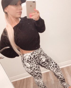 Jasmine Arteaga Sorge Instagram - 🎶 I got it a Ross, I have been finding some great workout clothes and leggings there. #littlepeople #allsizesarebeautiful #leggings #workoutclothes #chillvibes #happyfriday