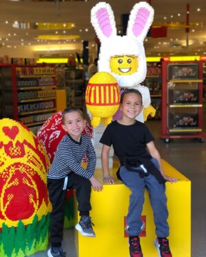 Jasmine Arteaga Sorge Instagram - Thank you @legolandcalifornia for such a FUN day with my family. My boys literally said “this is the best day ever🤩” #LEGOLANDCalifornia #sponsored  p.s….cutest pic at the end with the boys and the LEGO 💛 Easter bunny 🐰