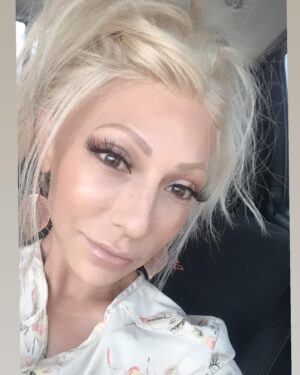 Jasmine Arteaga Sorge Instagram - Lashes in style Jazzy @jasminesorgebeauty but can we also talk about this @hairclub hair though 🤩 have a beautiful Sunday!!