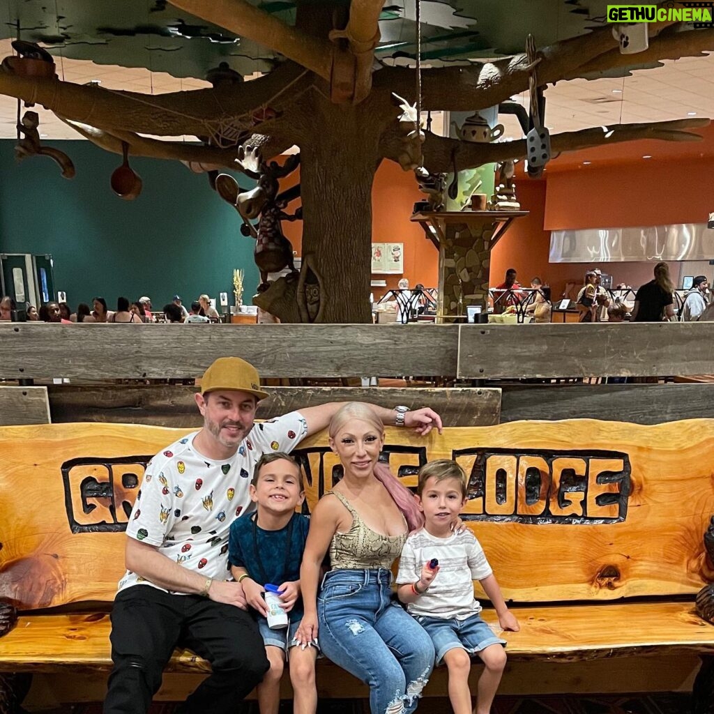 Jasmine Arteaga Sorge Instagram - What a place!! Our boys had a blast @greatwolflodge. This place has so much to do and the best activities, fun from morning to night. The water park area is wow 🤩 Thank you @greatwolflodge for an amazing time. If you’ve never been, I recommend it 🐺 🐻 p.s you can even come for just the day.