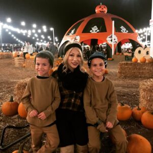 Jasmine Arteaga Sorge Instagram - I just want them to have the best memories! Love this time of year #fallfestivities #fallfashion #pumkinspice