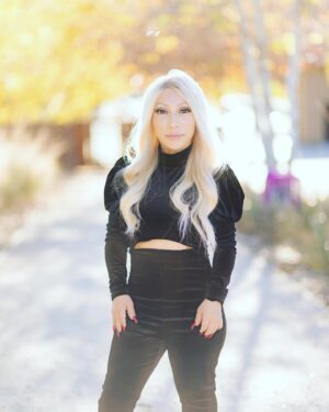 Jasmine Arteaga Sorge Instagram - Feeling the fall vibes!! #fall #allsizesarebeautiful #fashion #thinhairsolution #littlepeople #lashes #loveyou #shinebright