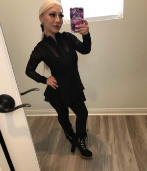 Jasmine Arteaga Sorge Instagram - Hi 😉 Fit of the day 🖤 hair by the fabulous @hairclub shoes by @cinderellaofboston #allsizesarebeautiful #ootd #fashion