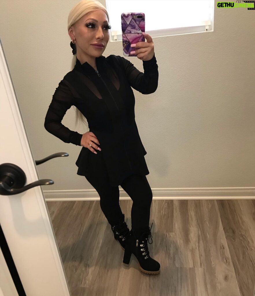 Jasmine Arteaga Sorge Instagram - Hi 😉 Fit of the day 🖤 hair by the fabulous @hairclub shoes by @cinderellaofboston #allsizesarebeautiful #ootd #fashion