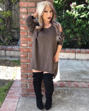 Jasmine Arteaga Sorge Instagram - Falling 🍁🍂🍃for you!! 😘🎃👻 fall weather where you at!! 😅