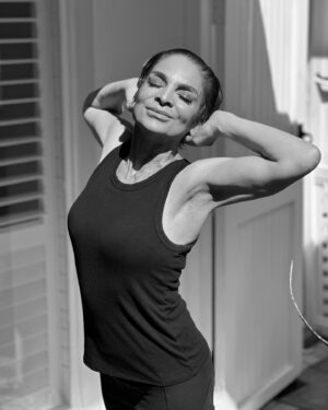Jasmine Guy Instagram - “Black and white photography can evoke a mood - from nostalgia to sadness to yearning, black and white pictures somehow convey emotion in a way that colour images simply can’t. Not everything is Black & White but sometimes it can be just what is needed”. Happy Tuesday 😘😘😘 #jasmineguy #tuesday #tuesdaymotivation #love #laugh #live