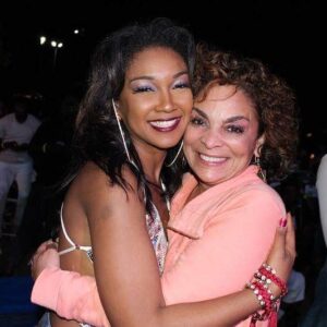 Jasmine Guy Instagram - My extended baby!  All grown up now... @iamlyricrachae rocked it on stage at the @pepsifunkfest  Had a great time!