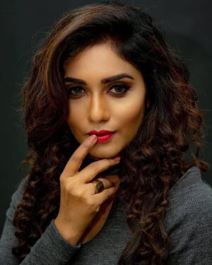 Jasmine Michael Instagram - Happiness is when what you think, what you say and what you do are in harmony.

Makeover | @pillayasbalan.official
Hairdo | @pillayshairstudiohq 
Photography | @sivanoliphotography | @j.u.s.t.j.a.i 

#jm#collection#shoot#pillayshairstudio#pillayasbalan