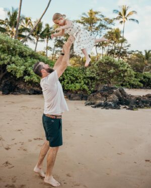 Jasmine Roth Instagram - Sometimes a little time in the sun is just what’s needed.  So grateful for this opportunity to play, dig, laugh, explore, and be happy together as a family.  Can’t wait to see what’s next! ✨✨

#BuildYourHappy #RothFamilyStory #Pregnant
📷 @shannonwolfephotography
