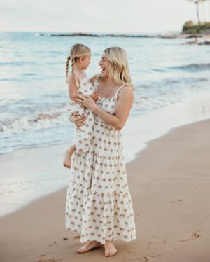 Jasmine Roth Instagram - Sometimes a little time in the sun is just what’s needed.  So grateful for this opportunity to play, dig, laugh, explore, and be happy together as a family.  Can’t wait to see what’s next! ✨✨

#BuildYourHappy #RothFamilyStory #Pregnant
📷 @shannonwolfephotography