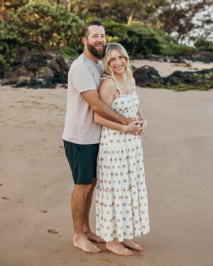 Jasmine Roth Instagram - Sometimes a little time in the sun is just what’s needed.  So grateful for this opportunity to play, dig, laugh, explore, and be happy together as a family.  Can’t wait to see what’s next! ✨✨

#BuildYourHappy #RothFamilyStory #Pregnant
📷 @shannonwolfephotography