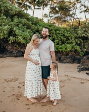 Jasmine Roth Instagram - Sometimes a little time in the sun is just what’s needed.  So grateful for this opportunity to play, dig, laugh, explore, and be happy together as a family.  Can’t wait to see what’s next! ✨✨

#BuildYourHappy #RothFamilyStory #Pregnant
📷 @shannonwolfephotography