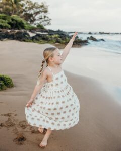 Jasmine Roth Instagram - Sometimes a little time in the sun is just what’s needed. So grateful for this opportunity to play, dig, laugh, explore, and be happy together as a family. Can’t wait to see what’s next! ✨✨ #BuildYourHappy #RothFamilyStory #Pregnant 📷 @shannonwolfephotography